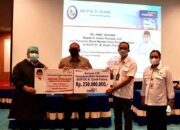 Andre Rosiade Serahkan Ambulans untuk RSUP M Djamil Padang