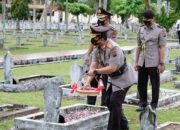 HUT Bhayangkara ke-75, Polda Sumbar Tabur Bunga di TMP Kusuma Bangsa