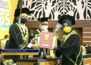 Kisah Naimah, Gadis Minang Penerima Beasiswa hingga Cumlaude di Wisuda S3 UNAIR