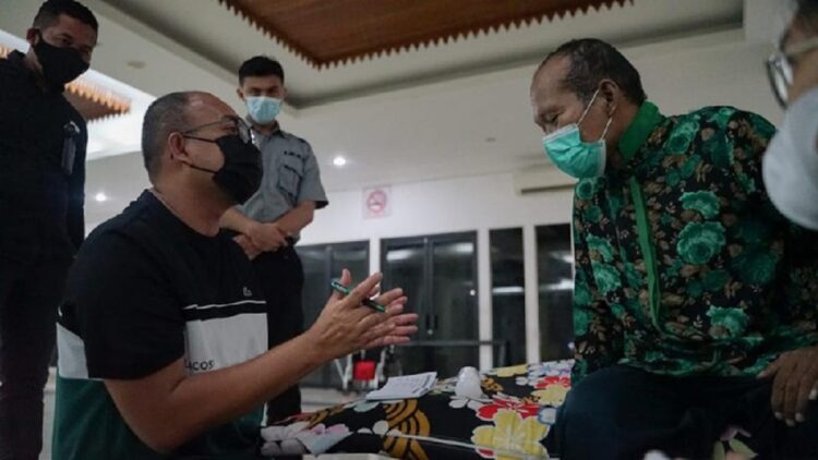 Andre Rosiade pulangkan warga Padang yang jadi gelandang di Jakarta.