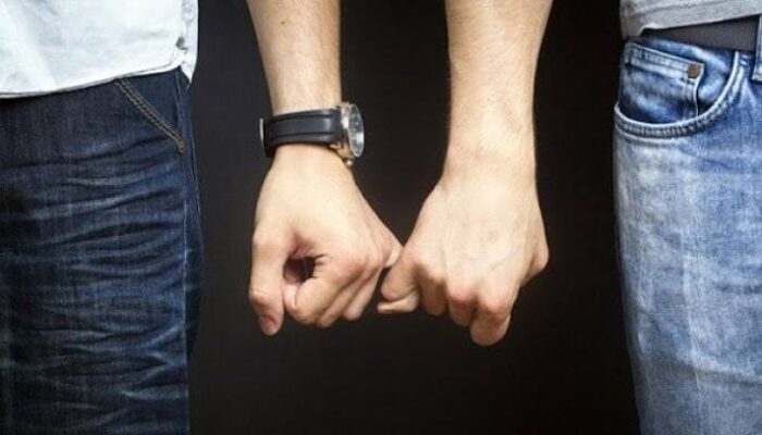 Diduga Lakukan Hubungan Tak Lazim, Pria Beristri dan Pacar Lelakinya Digrebek Warga di Payakumbuh