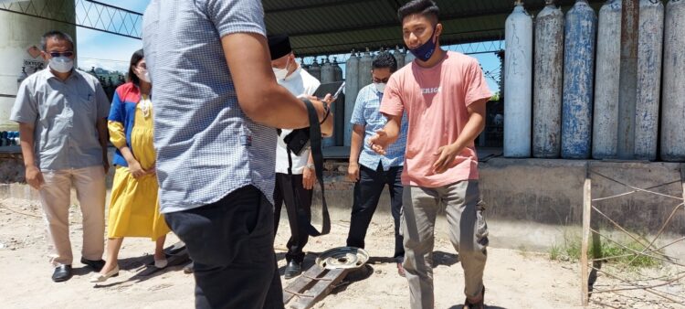 Sumatra Barat (Sumbar) menerima bantuan oksigen medis sebanyak 30 ton dari Provinsi Riau untuk kebutuhan Rumah Sakit yang merawat pasien Covid-19.