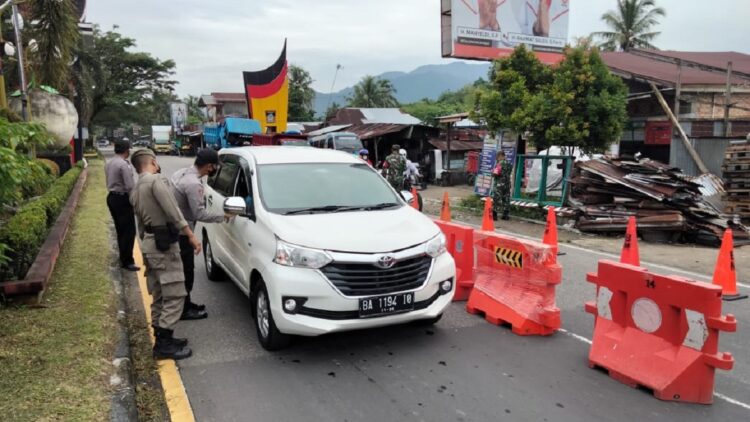 Penyekatan yang dilakukan di perbatasan Padang-Padang Pariaman.