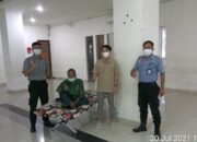 Pria Lansia Asal Padang Tidur di Trotoar Jakarta, Andre Rosiade Tergerak Membantu