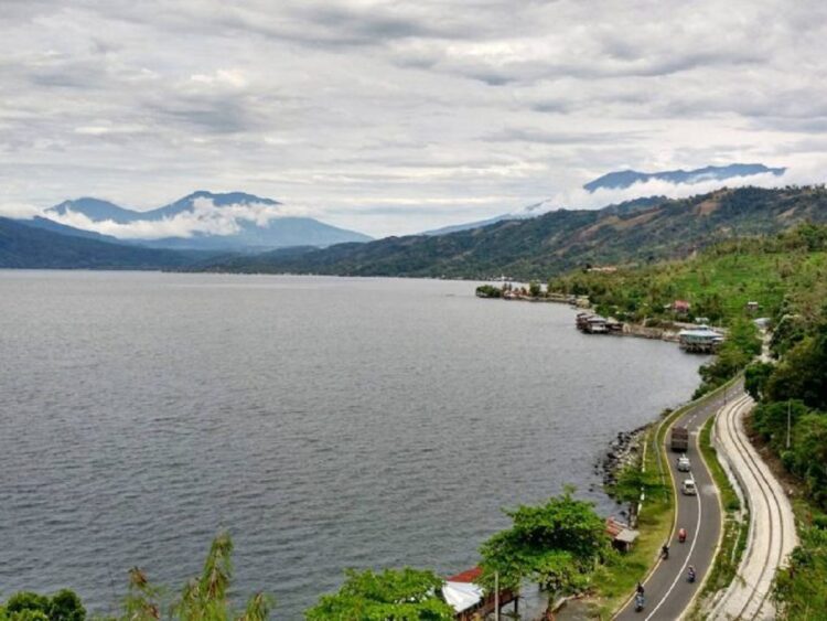 Danau Singkarak (Foto: jejakpiknik.com)