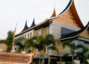 Setelah Rumah Dinas, DPRD Pessel pun Pakai Dana Rp1 Miliar untuk Pin Emas dan Baju Dinas
