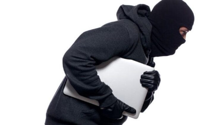Ilustrasi pencurian laptop. (net)