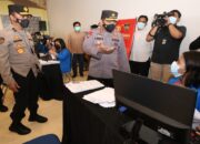 Kapolri Minta Semua Lokasi Pusat Aktivitas Warga Dipasangi Aplikasi PeduliLindungi