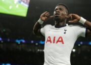 Serge Aurier Buka Peluang Bergabung dengan Arsenal