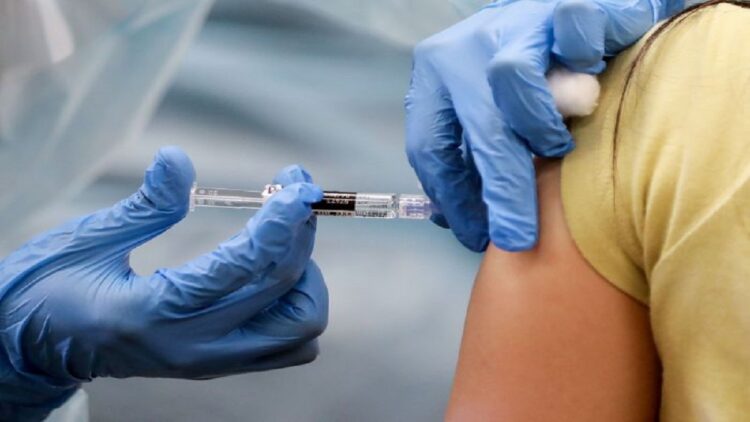 Ilustrasi vaksinasi. (AFP)