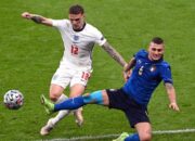 Dicegat Pemain Andorra Minta Tukar Jersey, Bintang Inggris Kieran Trippier Hampir Telanjang
