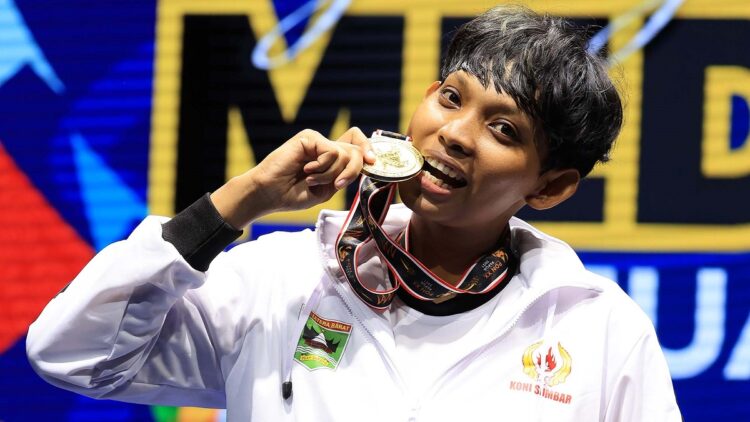 Delva Risky (Sumatera Barat) peraih medali Emas cabang olah raga Taekwondo Kelas Seniors Female – 73  PON XX PAPUA 2021 di GOR Diklat Penerbangan Kayu Batu,Kota Jayapura. Senin (4/10/2021). (Foto :  PB PON XX PAPUA / Agustinus Tri Mulyadi )