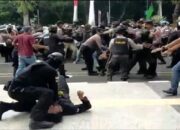 Usai Dibanting Polisi, Korban Dibawa ke RS karena Kondisi Kesehatan Memburuk