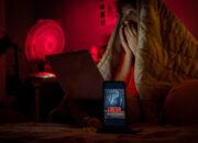 MAXstream Rilis ‘Eyang Putri’, Film Horor Klasik Tentang Teror Klenik Keluarga