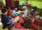 Andre Rosiade Bantu Lansia Terkena Stroke di Padang Sarai