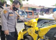 Kereta Api Hantam Minibus di Padang, Mobil Terpental