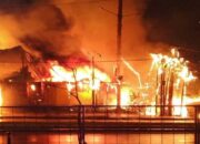 Sedikitnya 28 Kios Pedagang Pasar Aur Tajungkang Bukittinggi Terbakar, Kerugian Capai Rp700 Juta