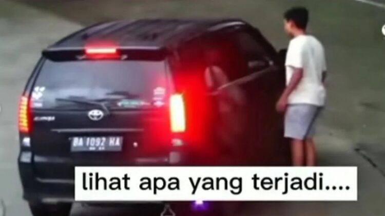 Viral bocah penyelamat mobil di tanjakan Sitinjau Lauik, Kota Padang. Sumber : Instagram/viralyes