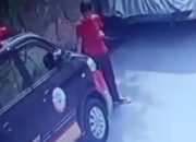 Curi Lampu Strobo Mobil Jenazah Parkir di Pinggir Jalan, Aksi Pria Ini Viral