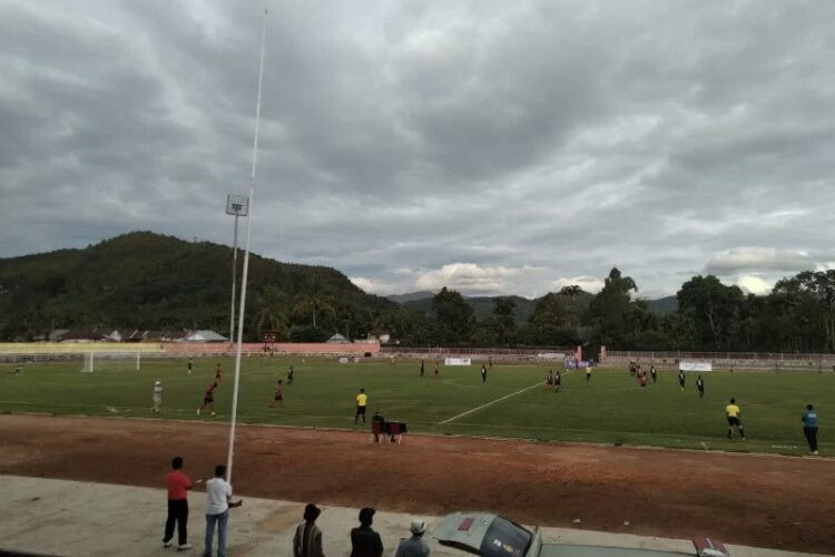 Pertandingan Liga 3 Asprov Sumbar antara Gasliko menghadapi Batang Anai FC di GOR Singa Harau, Kabupaten Limapuluh Kota, Sumatera Barat, Minggu (7/11).