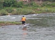 Hilang Terseret Arus Sungai Koto Lalang, Padang, Bocah Ini Belum Ditemukan