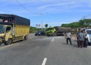 Saat Berbelok di Bundaran, Dua Truk Terlibat Kecelakaan di Depan Pengadilan Tinggi Agama Padang
