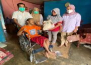 Andre Rosiade Kirim Kursi Roda untuk Anak Penjual Pisang di Padang