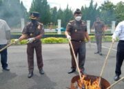 Kejari Pasaman Musnahkan 67 Barang Bukti Perkara Tindak Pidana