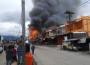 FLASH: Puluhan Kedai di Depan Pasar Bandar Buat Terbakar