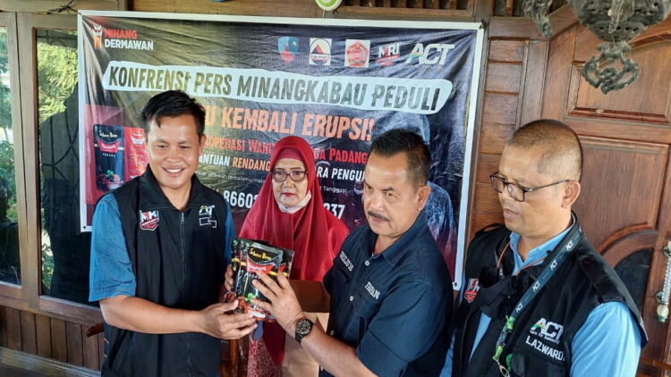 Minangkabau Peduli donasi rendang untuk korban Gunung Semeru dan menggandeng ACT.