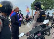 Ingatkan Prokes, Petugas Sabhara Polresta Padang Sisir Pantai Padang