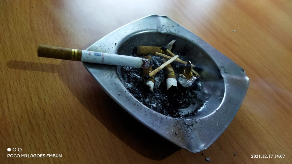 ilustrasi rokok batangan