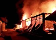 Pasar Muaralabuh Solok Selatan Terbakar, Tiga Mobil Damkar Dikerahkan Padamkan Api