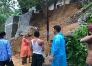Hujan Deras, Tanah Pondasi di Padang Terban dan Menutup Jalan