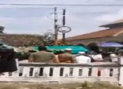 Aksi Warga Bawa Keranda Mayat sambil Lari Viral, Begini Reaksi Netizen