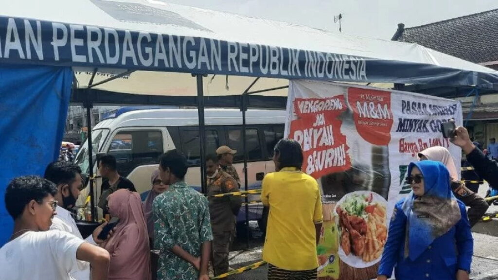 Operasi pasar untuk mengantisipasi naiknya harga pangan.