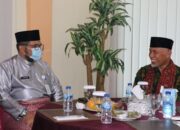 Berkunjung ke Jambi, Gubernur Disambut Kalungan Selendang Batik dan Mie Celor