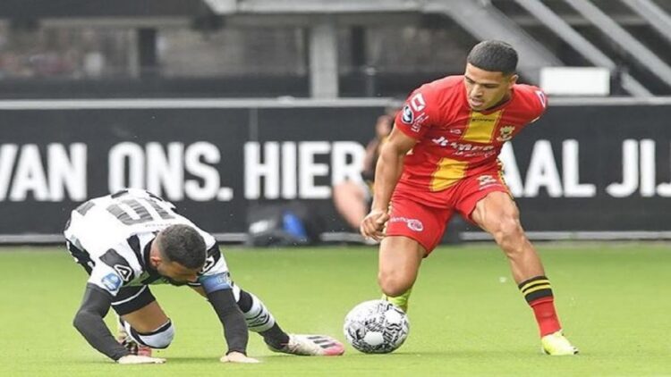 Gelandang klub Belanda lainnya Go Ahead Eagles Ragnar Oratmangoen. (net)