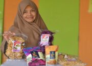 Usaha Kerupuk Azizah Binaan Semen Padang juga Dirikan Rumah Makan PPKM
