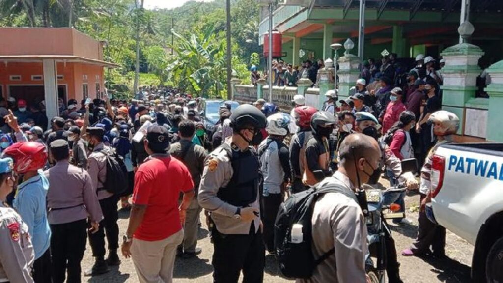 Insiden penangkapan yang dilakukan polisi terhadap warga Desa Wadas, Kabupaten Purworejo, Provinsi Jawa Tengah. (net)