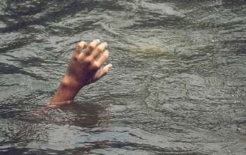 Ilustrasi orang hanyut di sungai. (dok. istimewa)