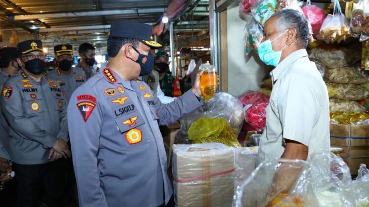 Kapolri pastikan ketersediaan minyak di pasar.