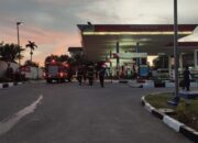Antri BBM di SPBU Simpang DPRD, Pengendara Motor Nyaris Terbakar