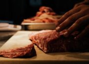 Jelang Lebaran, Harga Daging di Agam Naik hingga Rp160 Ribu