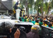 Kericuhan Pecah saat Demonstrasi di DPRD Sumbar, Peluru Gas Air Mata Menyalak