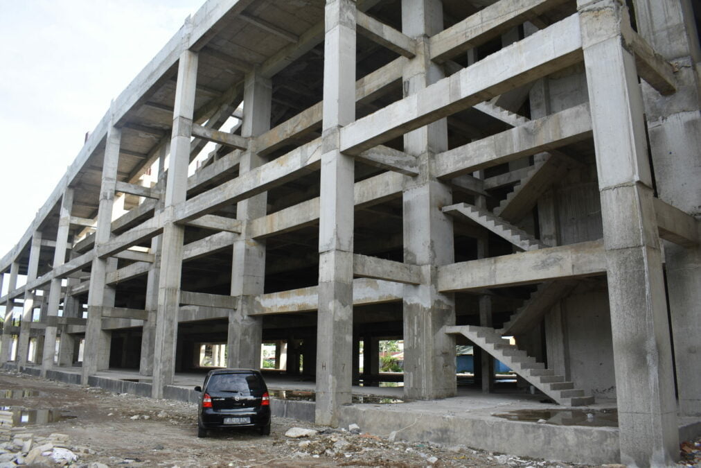 Gedung Kebudayaan Sumbar yang pembangunannya mangkrak berada di Taman Budaya Sumbar