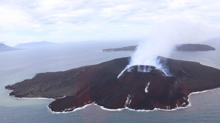 Kondisi gunung Anak Krakatau terkini.