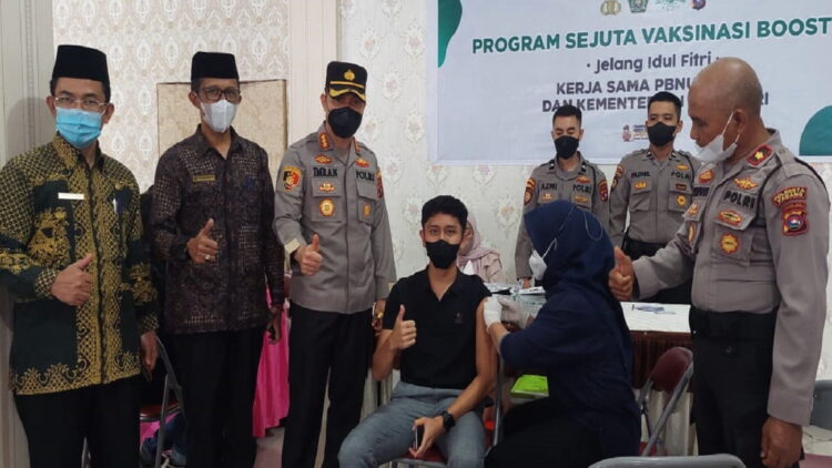 Program sejuta vaksinasi booster Polresta Padang.