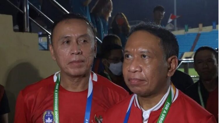 Ketua Umum PSSI Mochamad Iriawan (kiri), dan Menteri Pemuda dan Olahraga Zainudin Amali. (ANTARA/Zuhdiar Laeis)