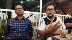 Coach Delfiadri dan CEO Semen Padang FC Win Bernadino. (dok. Radarsumbar.com)
